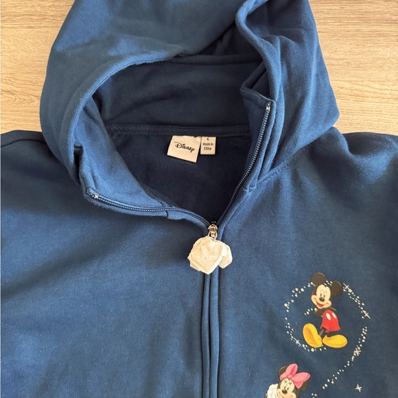 New without tag! Bradford Exchange Disney Collector’s Sweater Size L - Picture 4 of 5